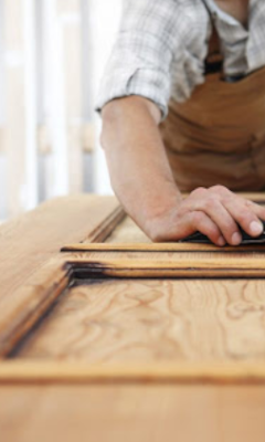 La menuiserie fabrique des portes intrieures en bois